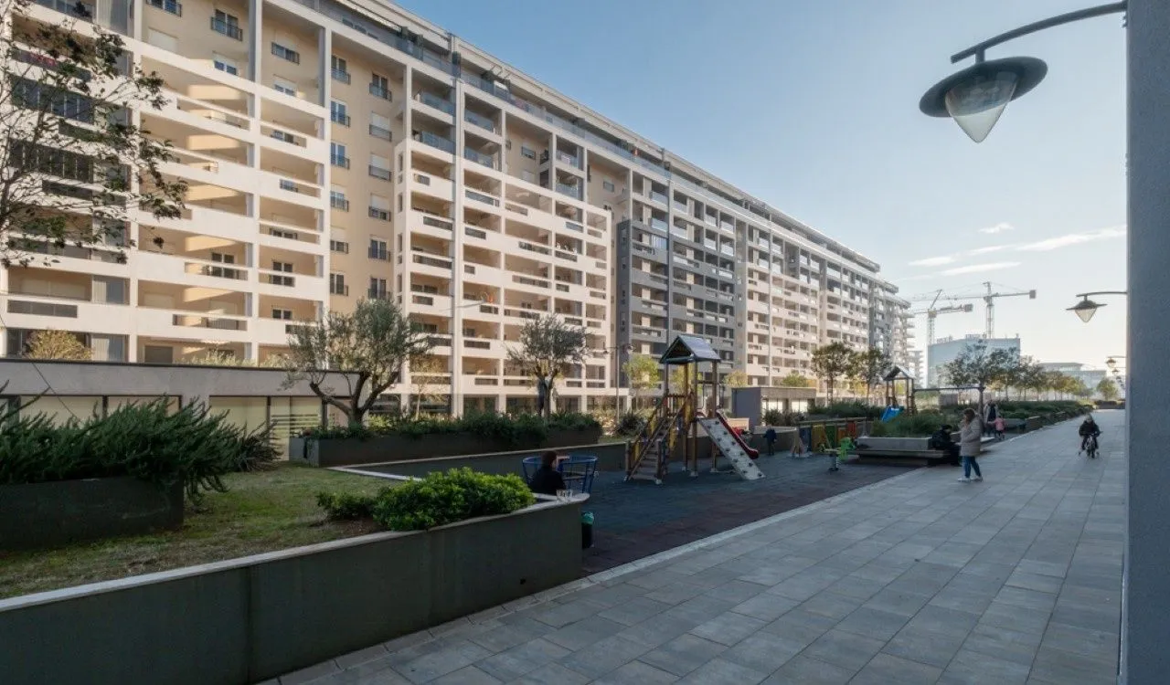 Izdavanje, dvosoban stan, 74m², Podgorica, Crna Gora