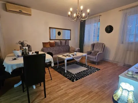 Prodaja, trosoban stan, 65m², Centar, Kragujevac