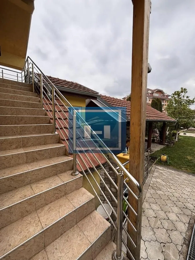 Prodaja, kuća, 181m², Kajsijar, Jagodina