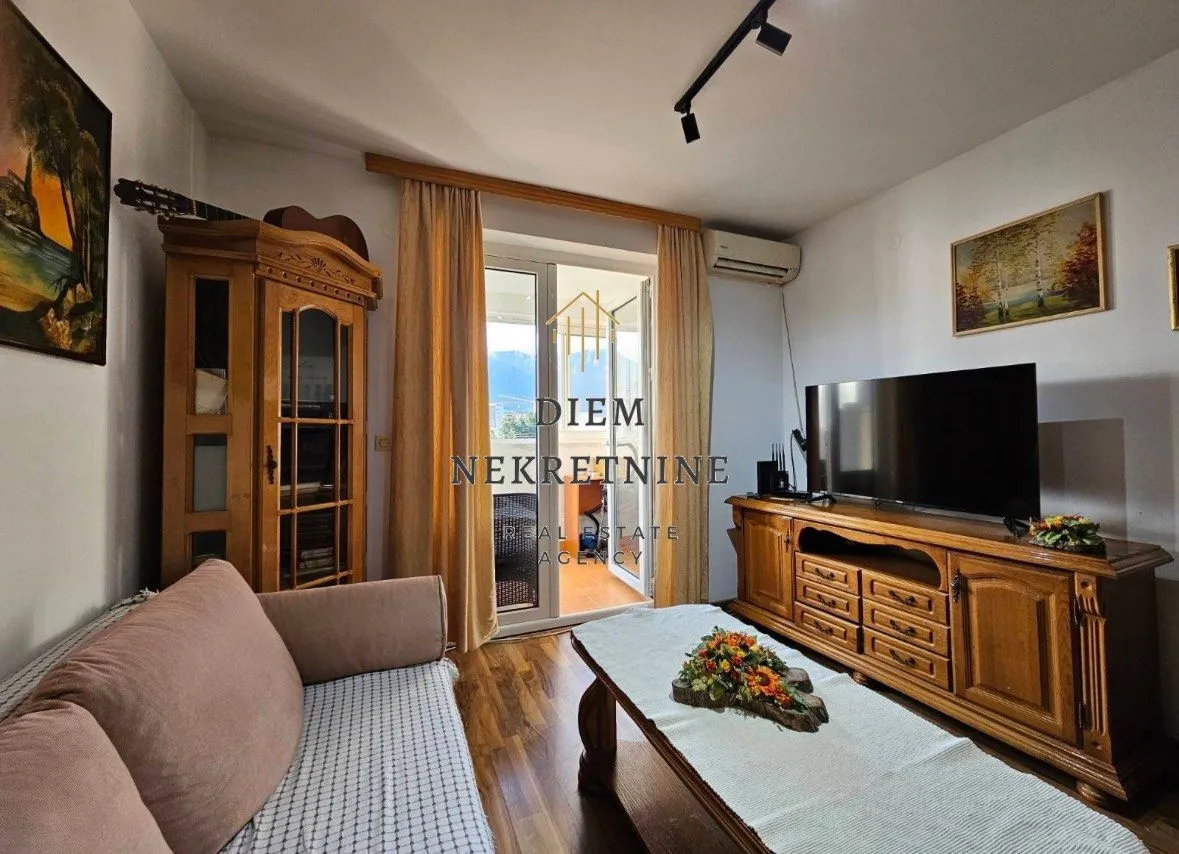 Izdavanje, jednosoban stan, 50m², Centar, Bar