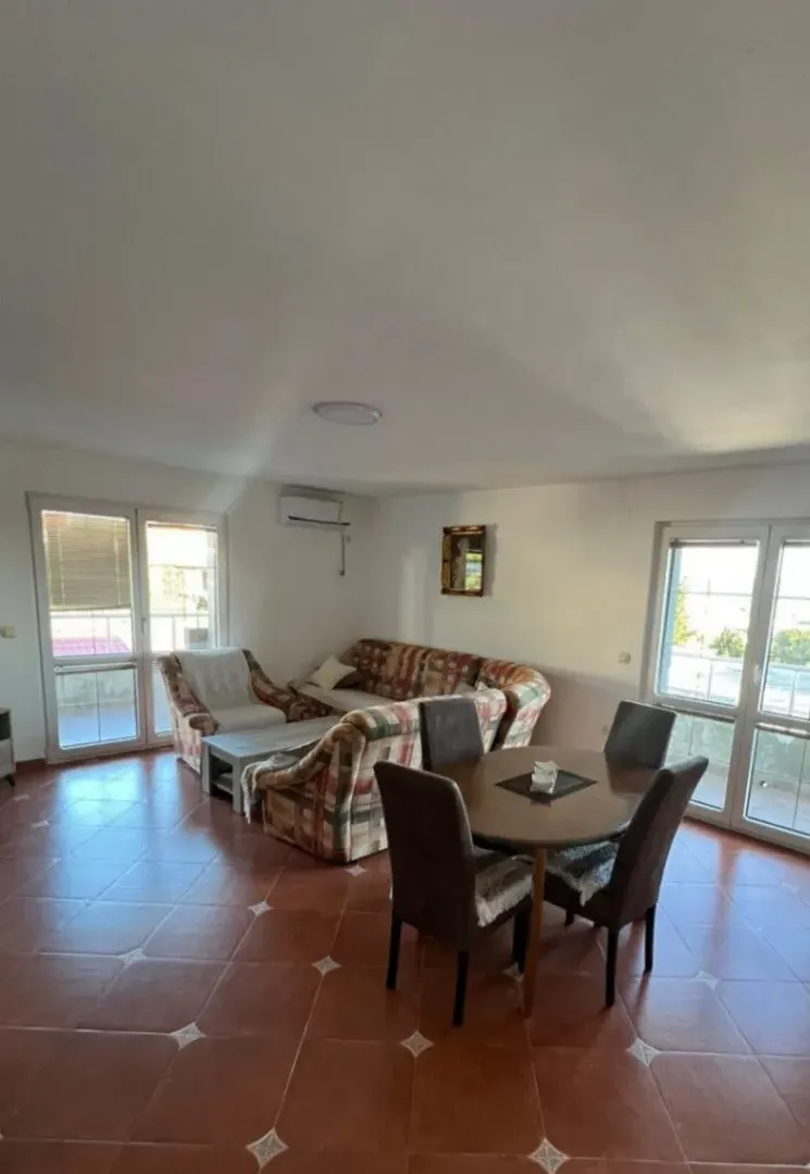 Izdavanje, jednosoban stan, 50m², Šušanj, Bar