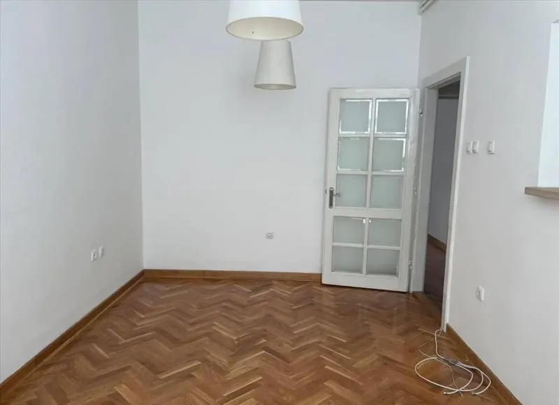 Izdavanje, trosoban stan, 70m², Palata Pravde, Beograd