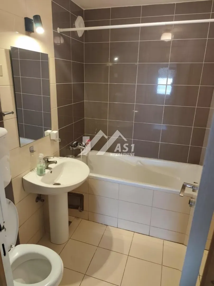 Izdavanje, dvosoban stan, 64m², Liman 4, Novi Sad Sve Podlokacije