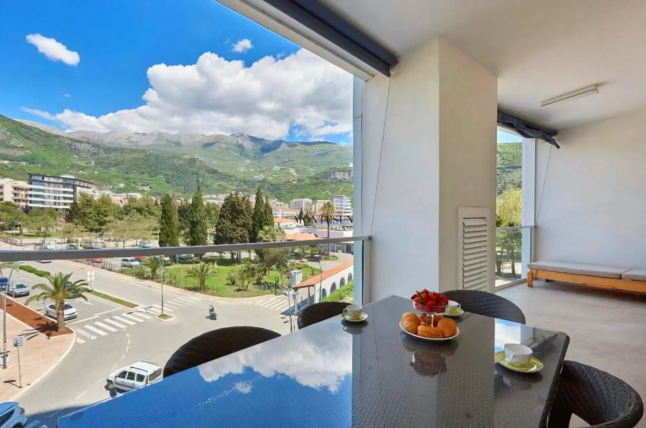 Rent, one bedroom apartment, 63m², Tre Canne, Budva
