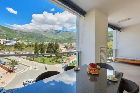 Rent, one bedroom apartment, 63m², Tre Canne, Budva - image 26