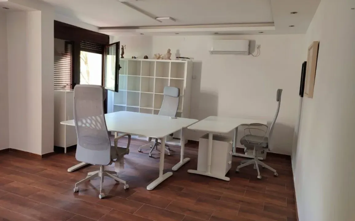 Rent, office space, 80m², Blok 5, Podgorica