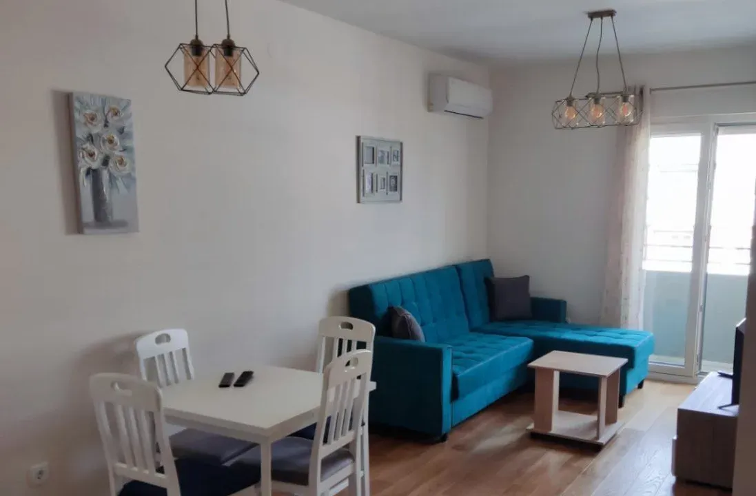 Izdavanje, jednosoban stan, 43m², Central Point, Podgorica