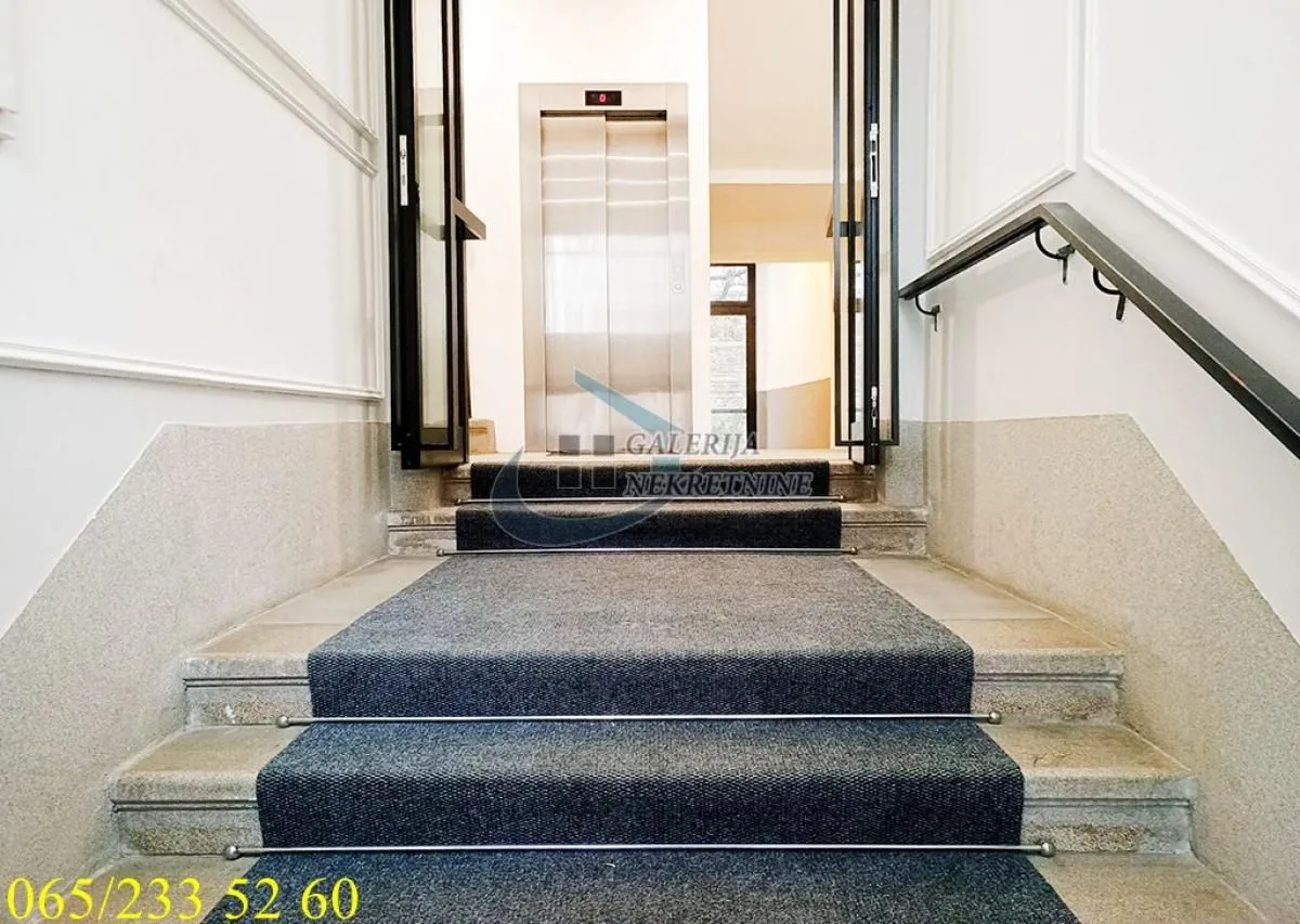 Prodaja, četvorosoban stan, 104m², Stari Grad, Beograd