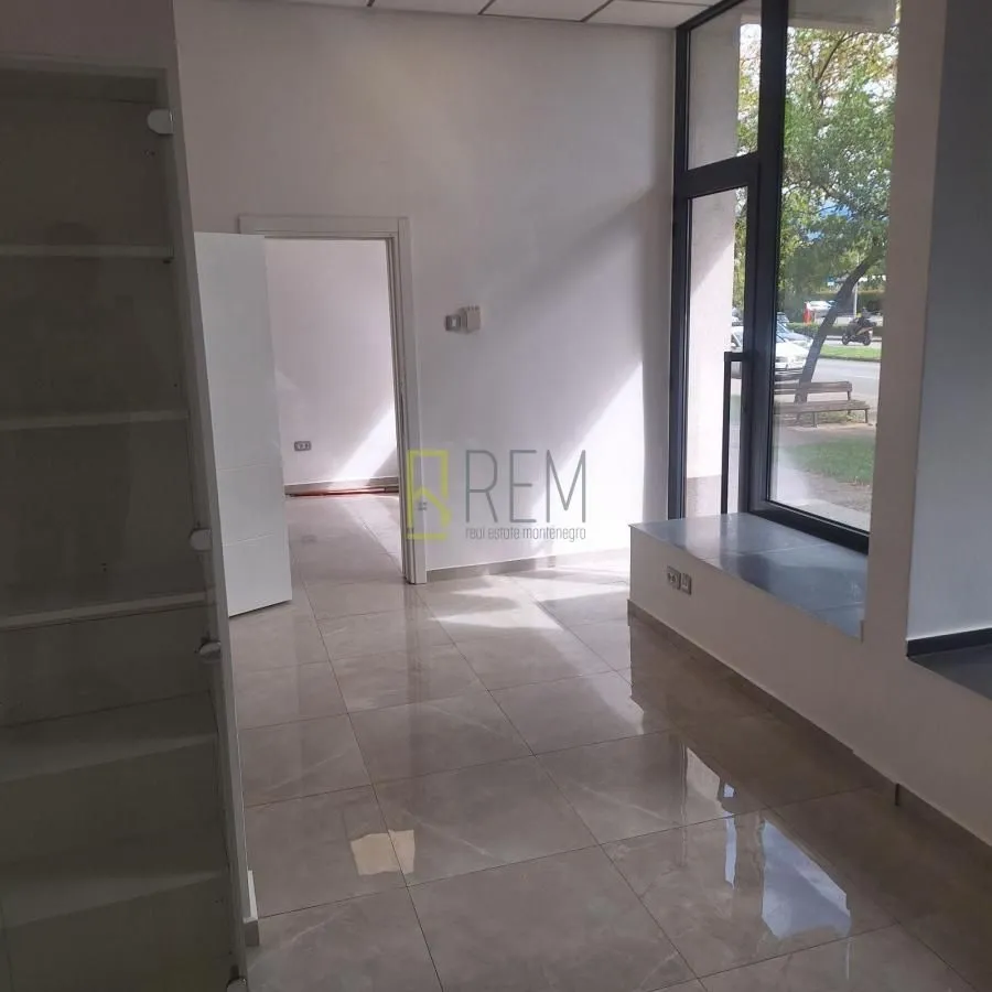 Izdavanje, poslovni prostor, 220m², Drpe Mandića, Podgorica