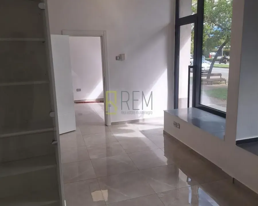 Izdavanje, poslovni prostor, 220m², Drpe Mandića, Podgorica