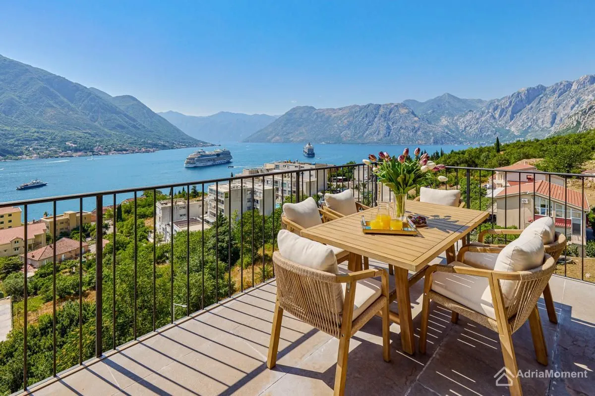 Prodaja, trosoban stan, 158m², Dobrota, Kotor