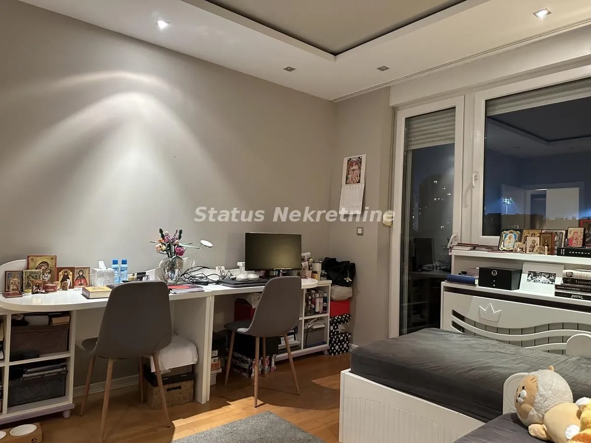 Prodaja, četvorosoban stan, 134m², Grbavica, Novi Sad Sve Podlokacije