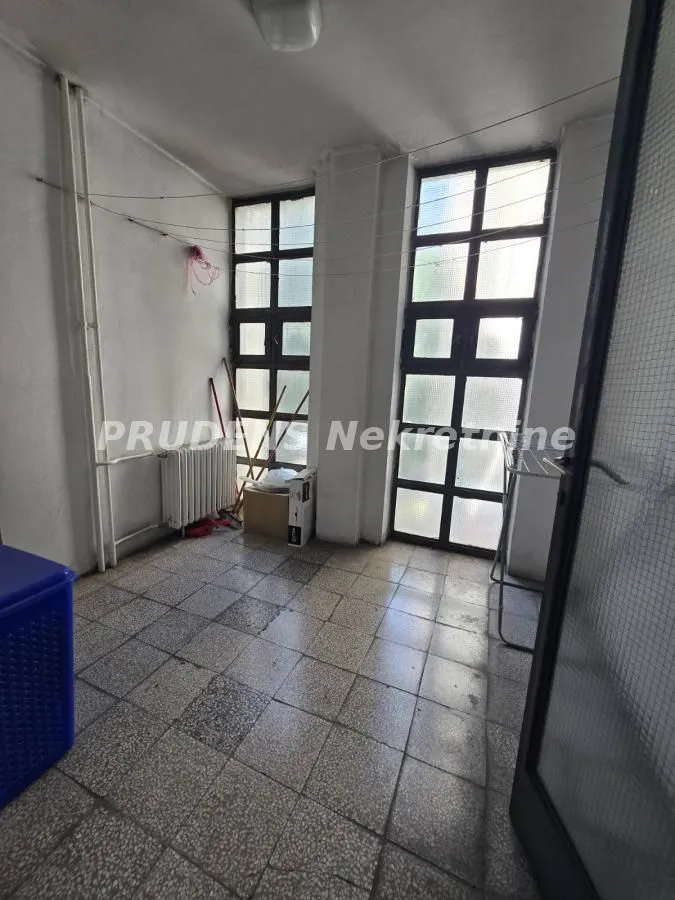 Izdavanje, dvosoban stan, 64m², Crveni Krst, Beograd