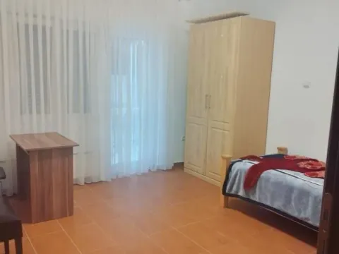 Izdavanje, trosoban stan, 84m², Centar, Tivat - image 9