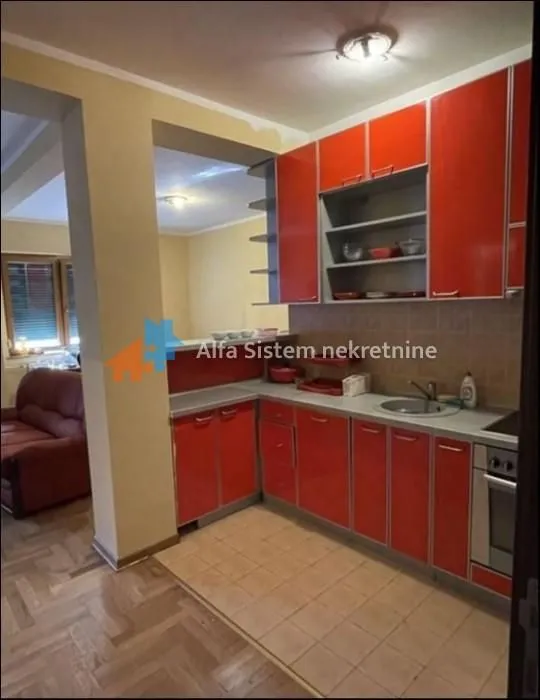 Izdavanje, trosoban stan, 65m², Južni Bulevar, Vračar Sve Podlokacije