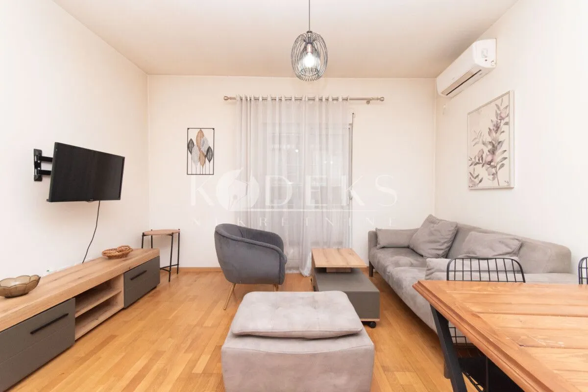 Izdavanje, dvosoban stan, 60m², Centar, Podgorica