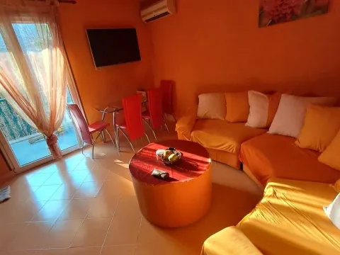 Rent, two bedroom apartment, 54m², Risan, Kotor - image 2