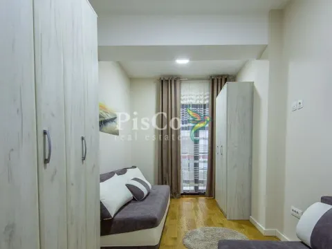 Izdavanje, dvosoban stan, 78m², Centar, Podgorica - image 2