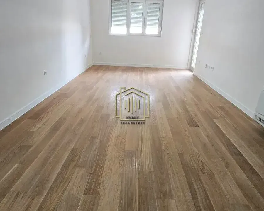 Izdavanje, dvosoban stan, 72m², Central Point, Podgorica