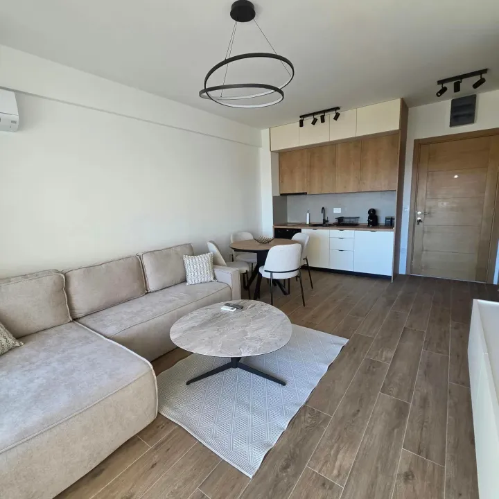 Izdavanje, jednosoban stan, 53m², Budva, Crna Gora