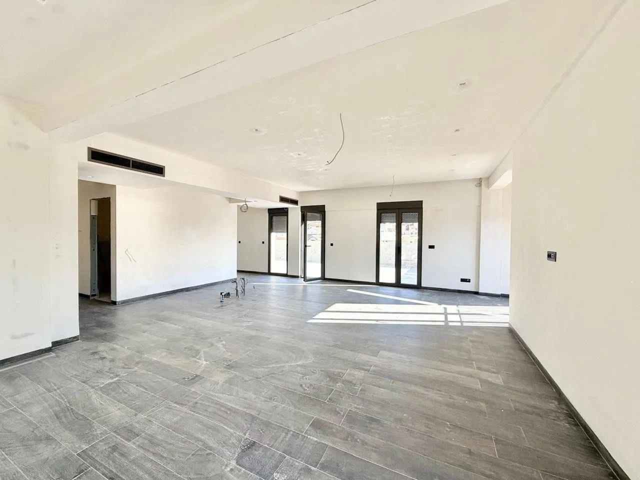 Prodaja, trosoban stan, 236m², Centar, Tivat