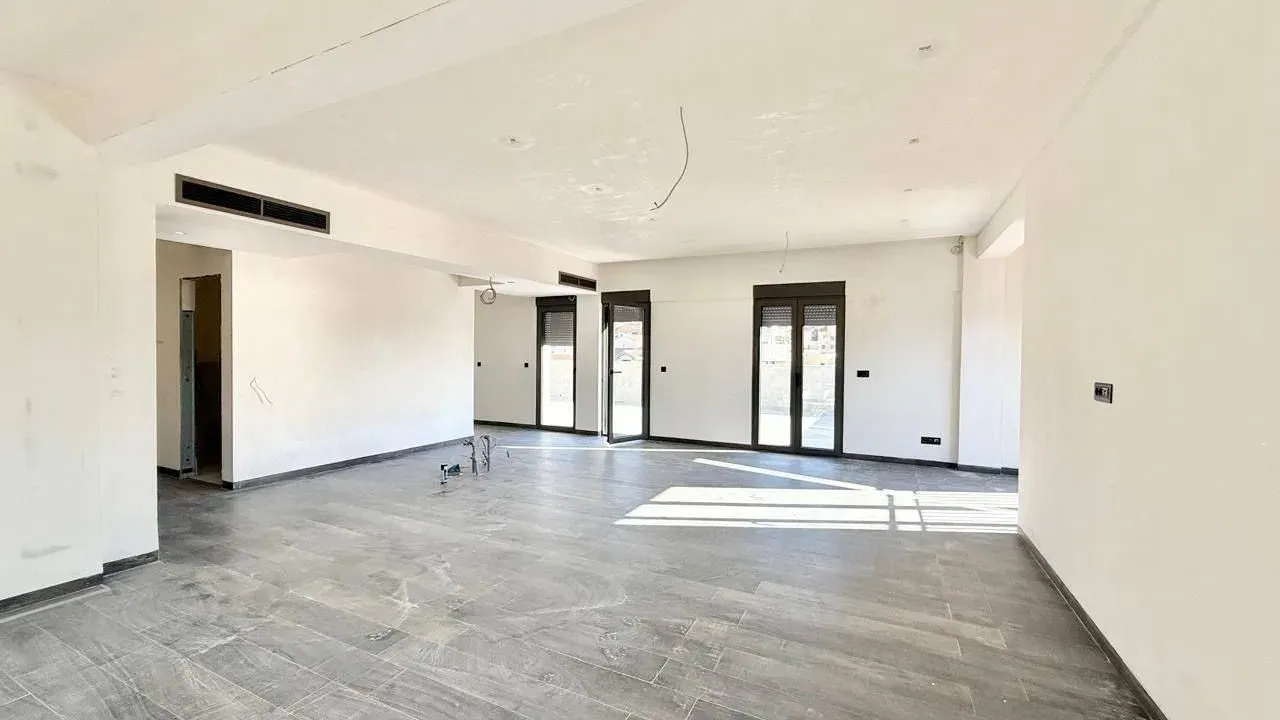 Prodaja, trosoban stan, 236m², Centar, Tivat