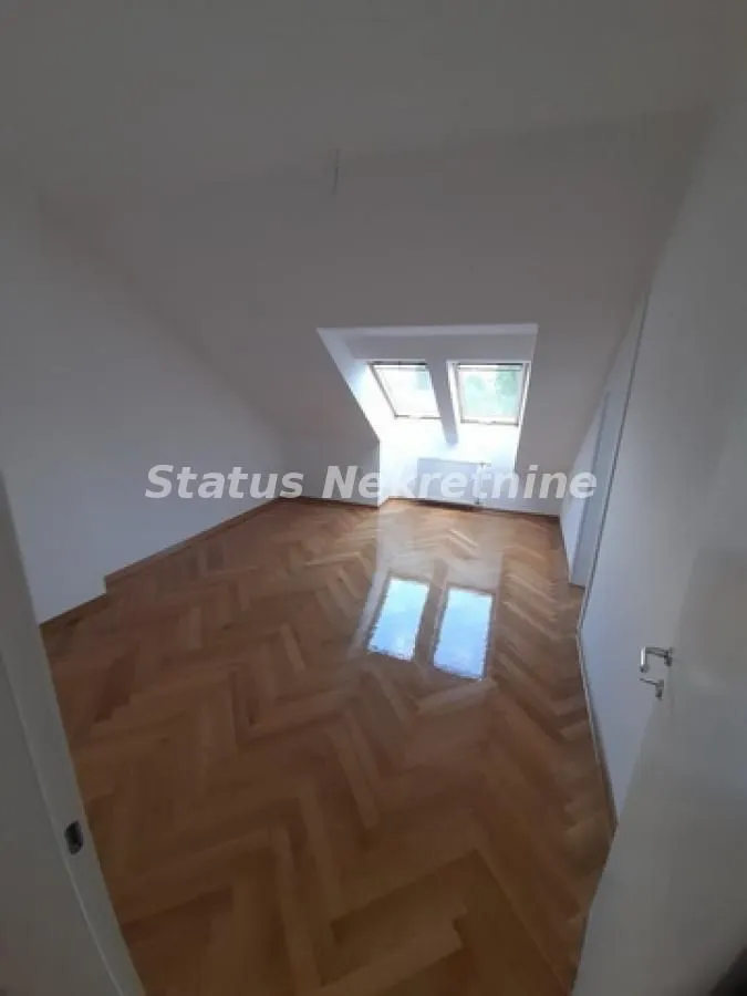 Prodaja, četvorosoban stan, 126m², Centar, Novi Sad