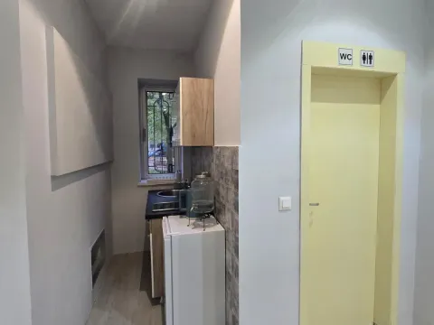 Izdavanje, poslovni prostor, 55m², Centar, Podgorica - image 7