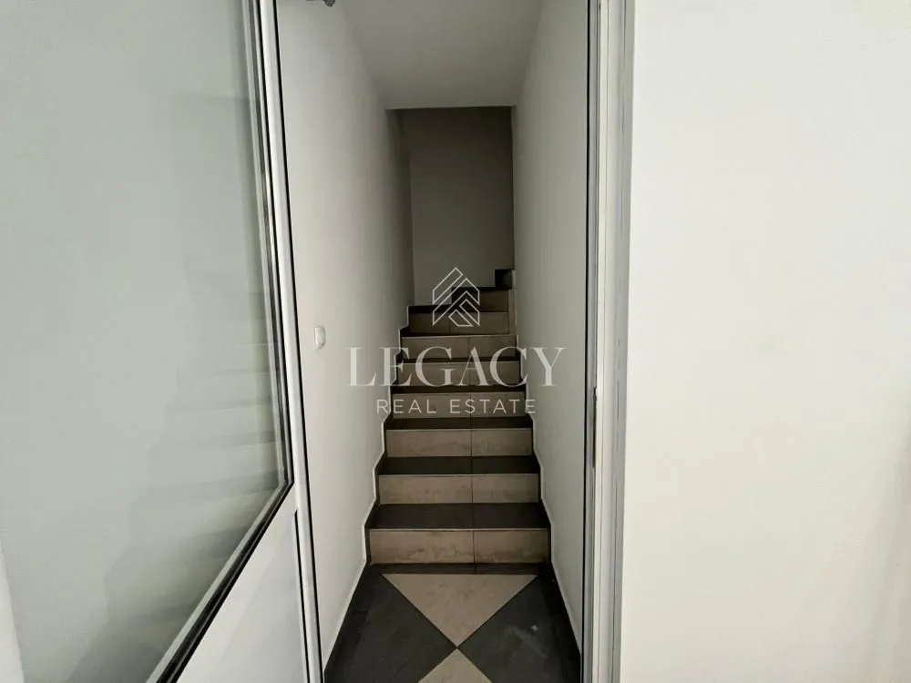Izdavanje, poslovni prostor, 146m², Đeram Pijaca, Beograd