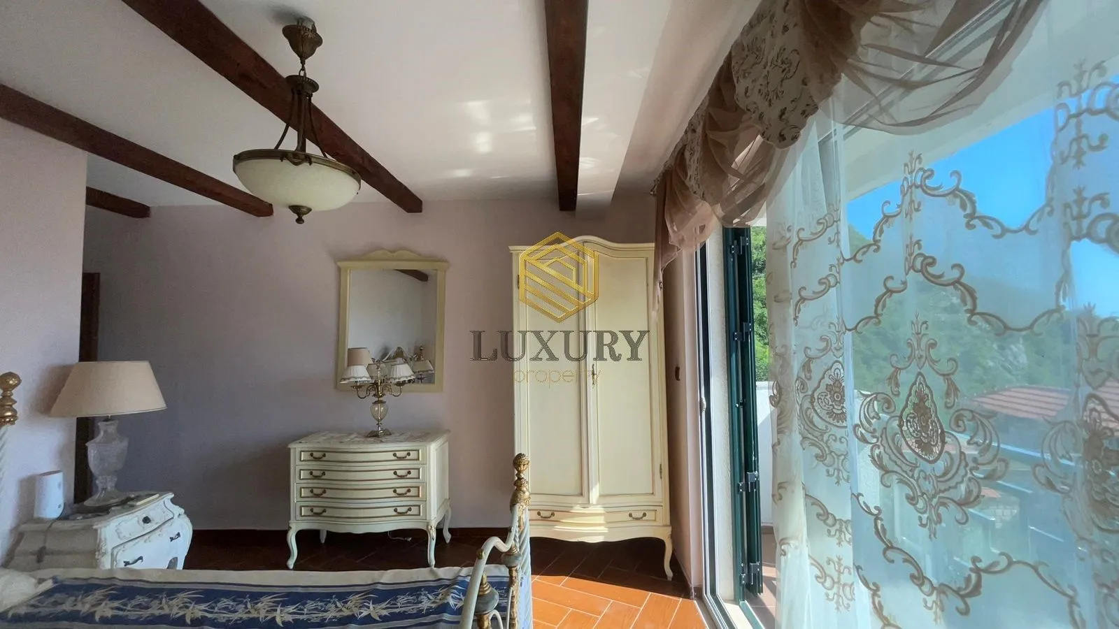 Izdavanje, kuća, 230m², Bečići, Budva