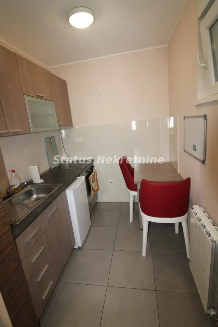 Izdavanje, garsonjera, 24m², Centar, Novi Sad