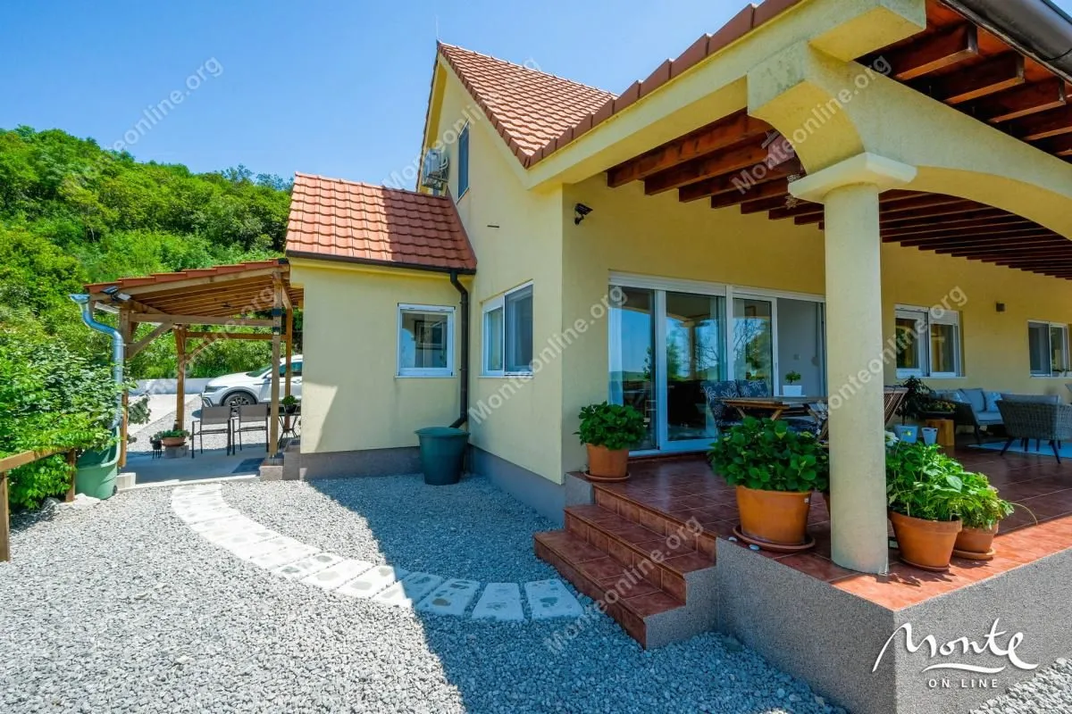 Sale, house, 177m², Krimovica, Kotor