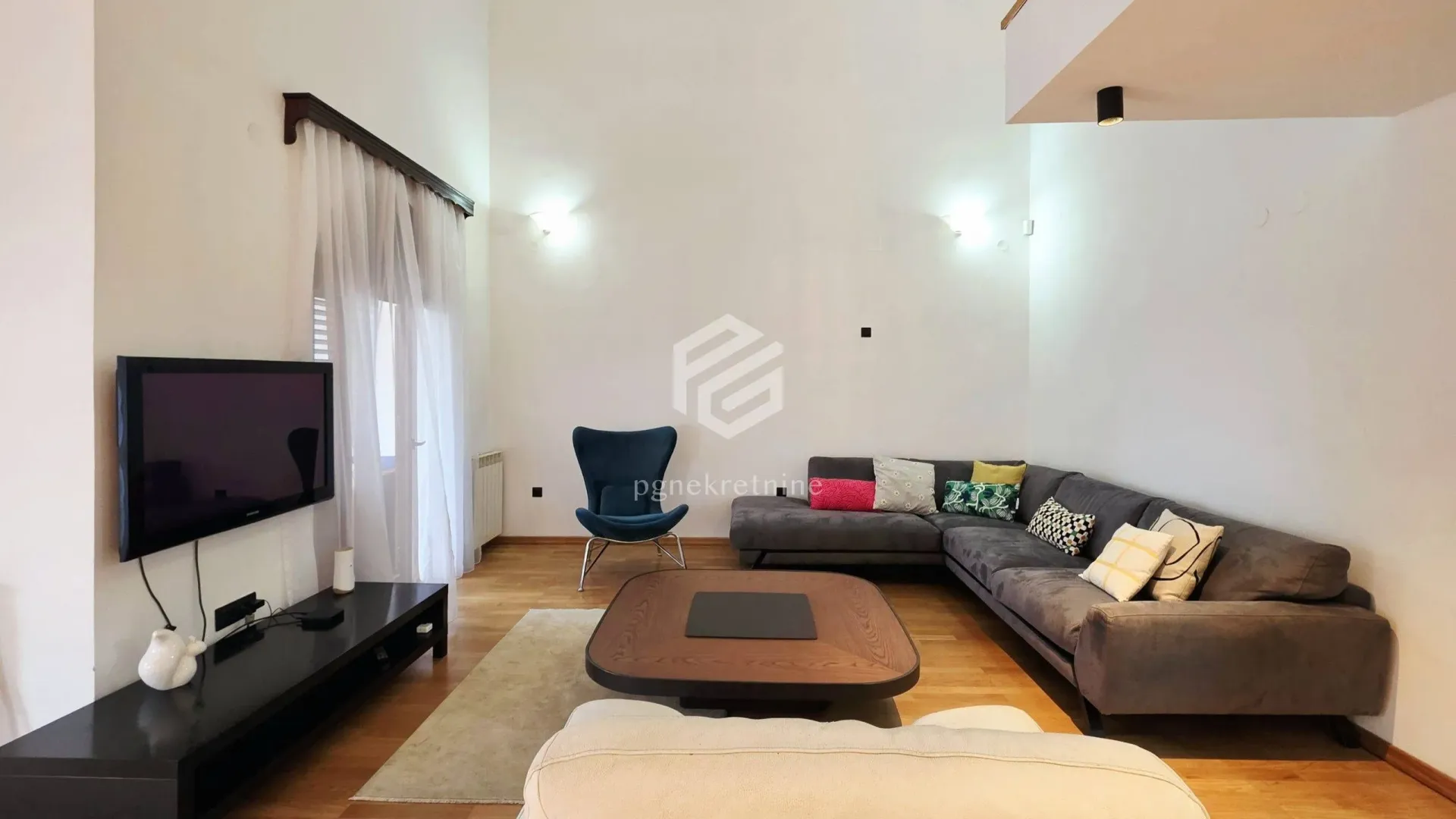 Rent, house, 285m², Gorica C, Podgorica