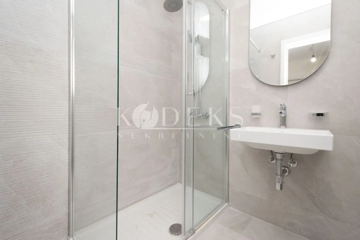 Rent, office space, 71m², Central Point, Podgorica