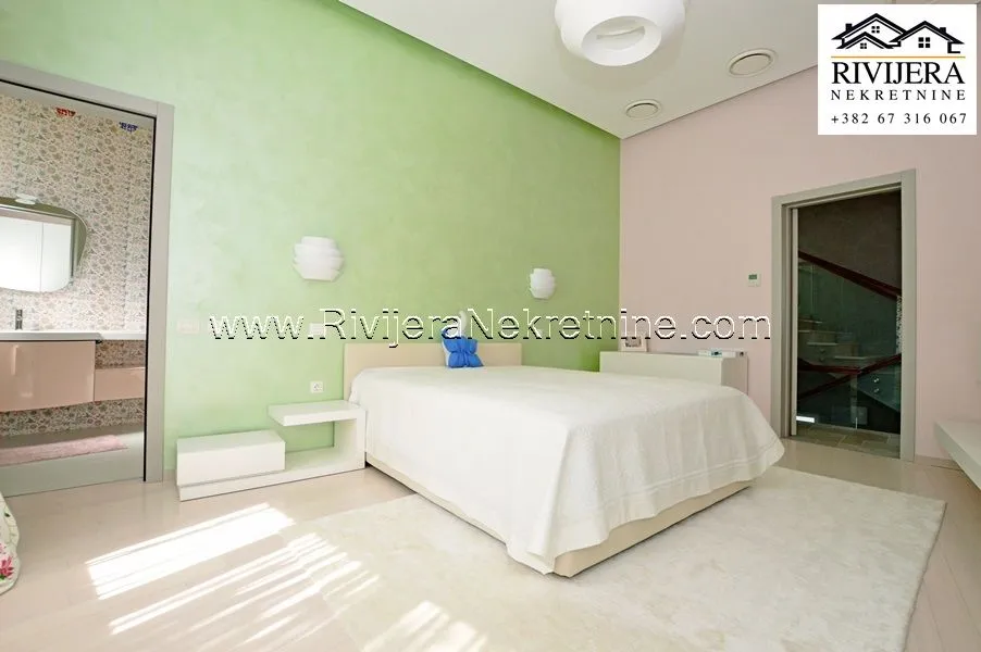Prodaja, kuća, 285m², Njivice, Herceg Novi
