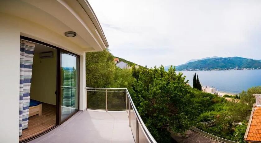 Prodaja, kuća, 218m², Tivat, Crna Gora