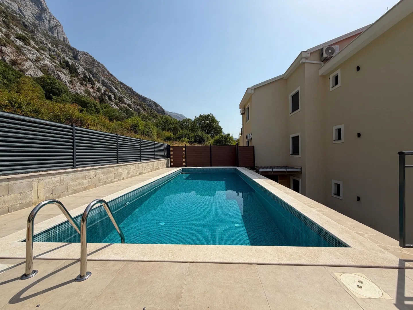 Rent, one bedroom apartment, 47m², Dobrota, Kotor