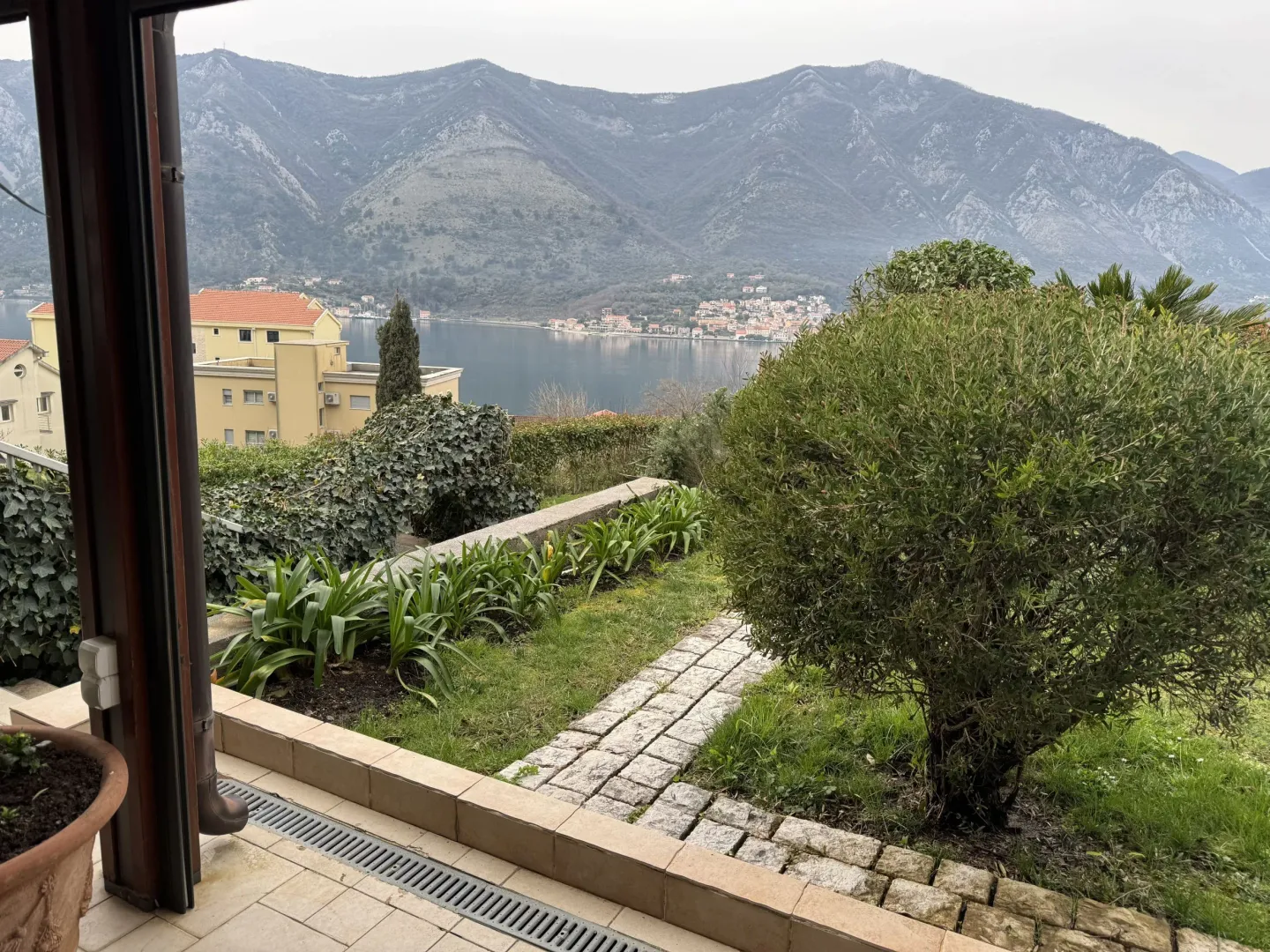 Prodaja, trosoban stan, 74m², Dobrota, Kotor