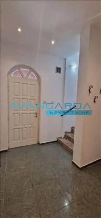 Izdavanje, četvorosoban stan, 210m², Višnjička Banja, Palilula Sve Podlokacije