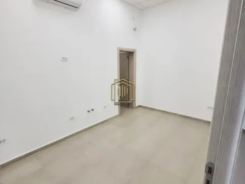 Izdavanje, poslovni prostor, 115m², Blok 6, Podgorica - image 6