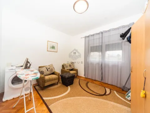 Rent, house, 83m², Tološi, Podgorica - image 11