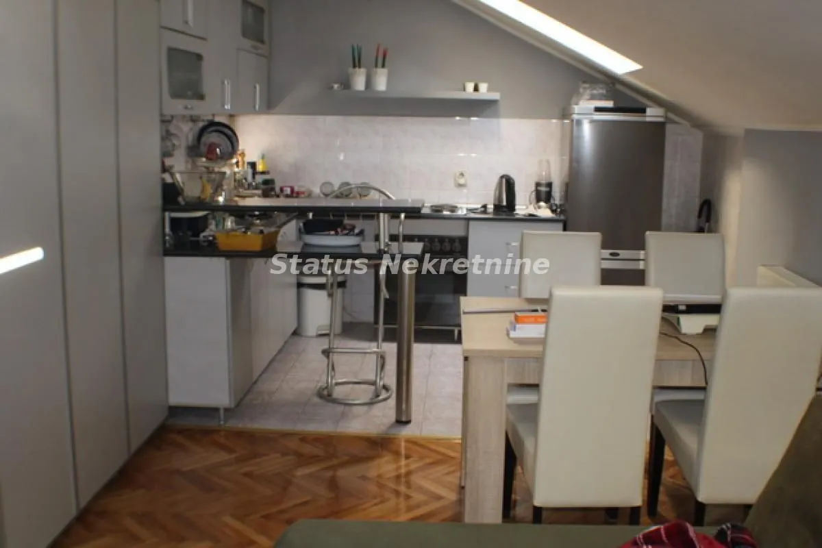 Prodaja, dvosoban stan, 77m², Stari grad, Novi Sad