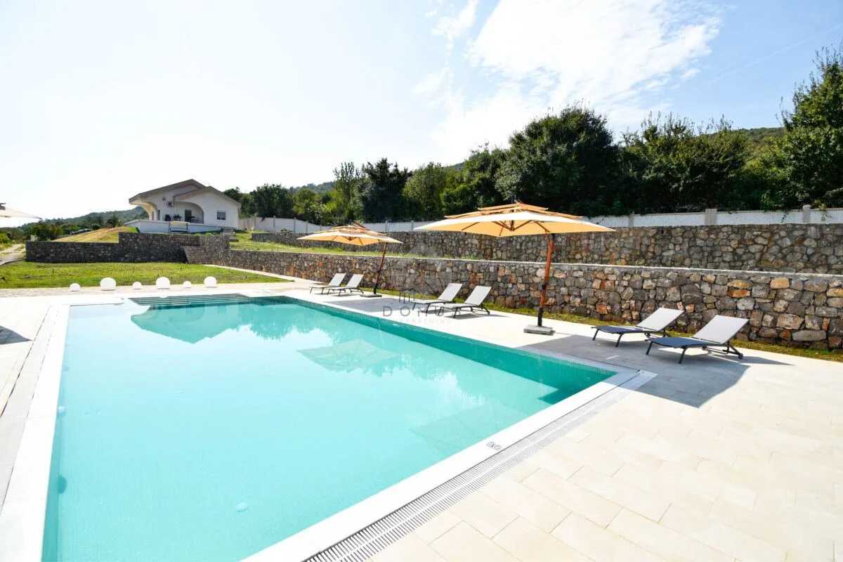 Prodaja, kuća, 250m², Podgorica, Crna Gora