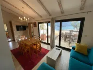 Izdavanje, trosoban stan, 85m², Gospoština, Budva - image 13