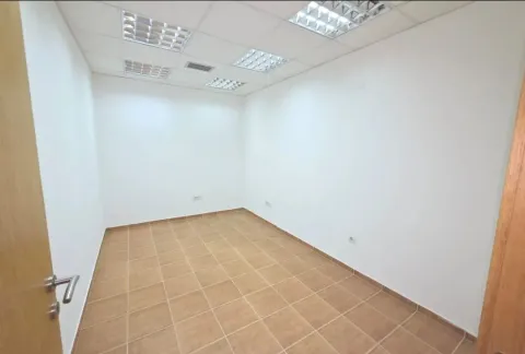 Izdavanje, poslovni prostor, 120m², Preko Morače, Podgorica - image 6