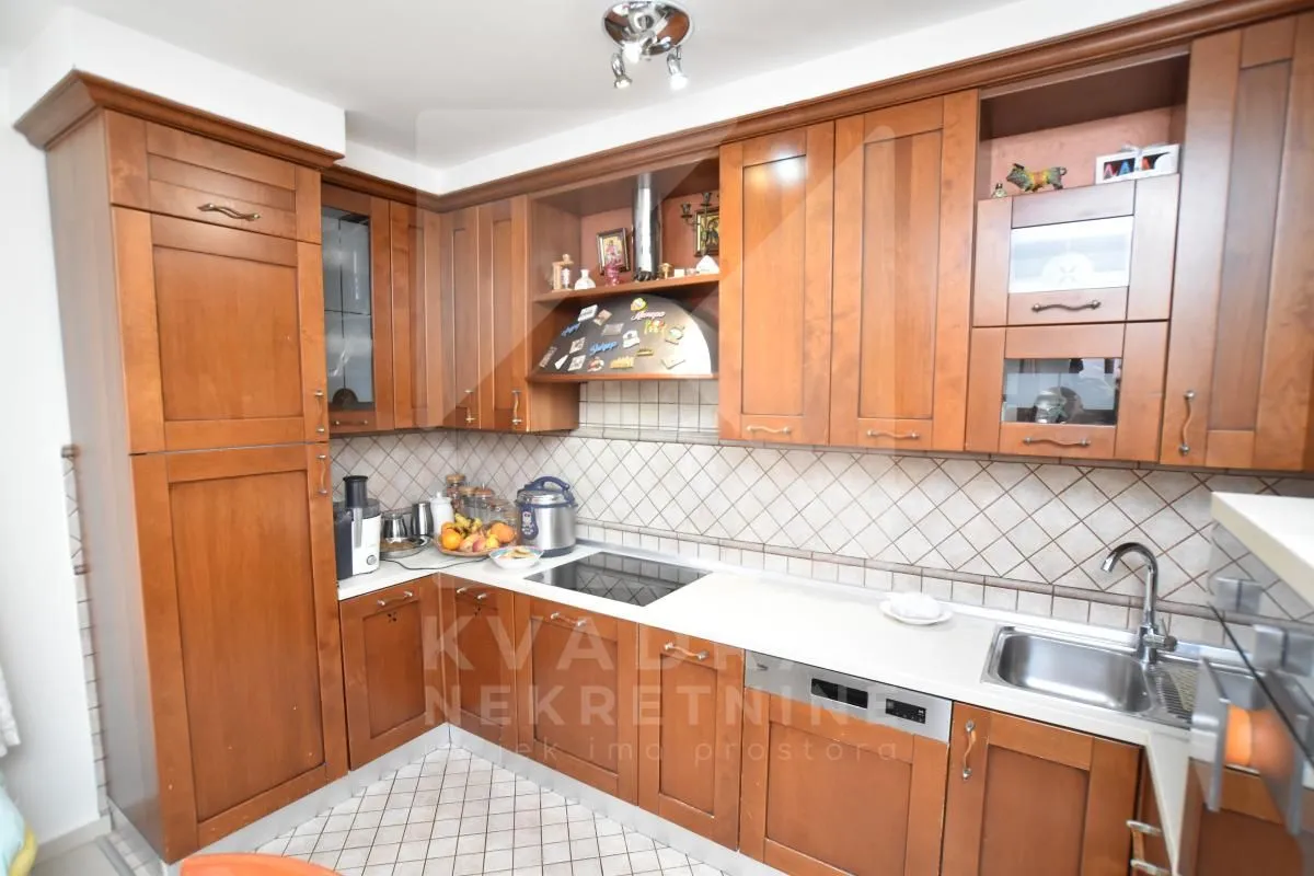 Rent, house, 370m², Zagorič, Podgorica