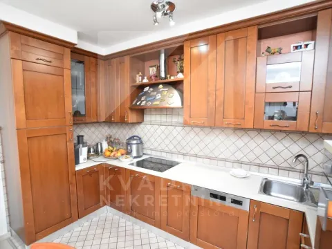 Izdavanje, kuća, 370m², Zagorič, Podgorica - image 6