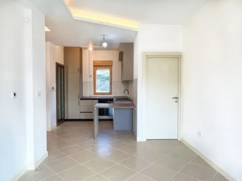 Sale, two bedroom apartment, 62m², Dobrota, Kotor - image 5