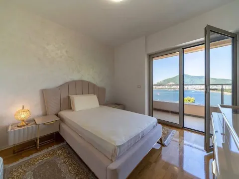 Rent, three bedroom apartment, 150m², Bečići, Budva - image 8