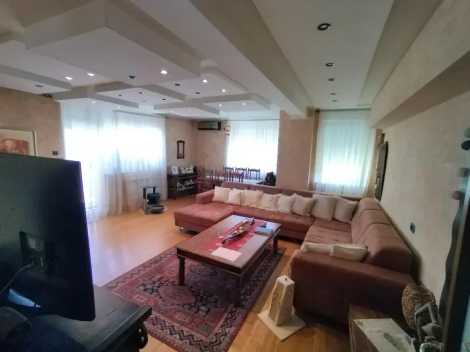 Prodaja, četvorosoban stan, 115m², Grbavica, Novi Sad Sve Podlokacije